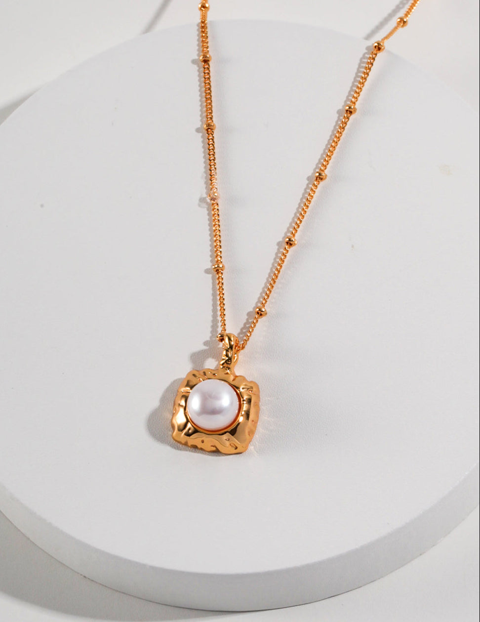 Glow Pearl Pendant necklace 18kgold