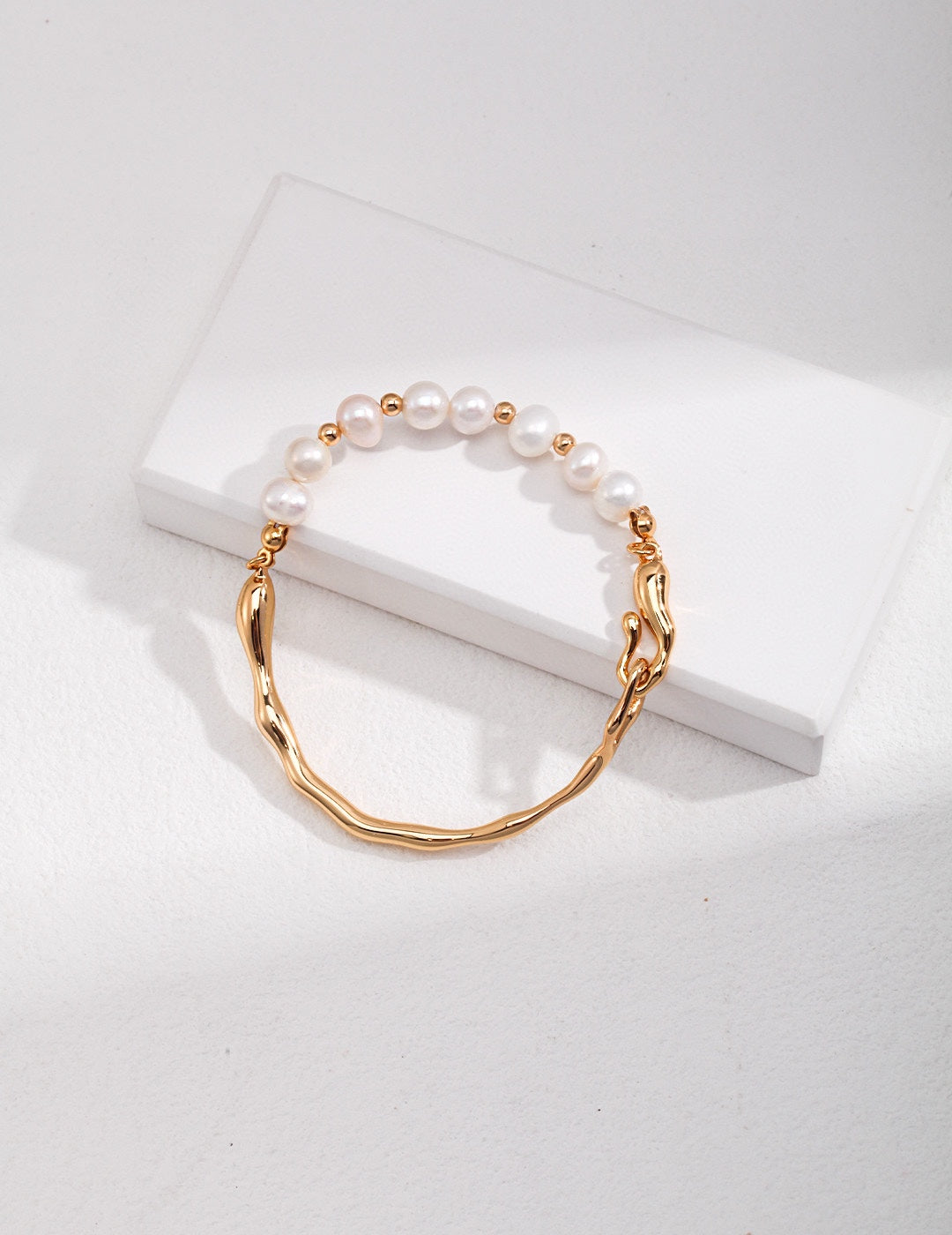 pearl gold bracelet